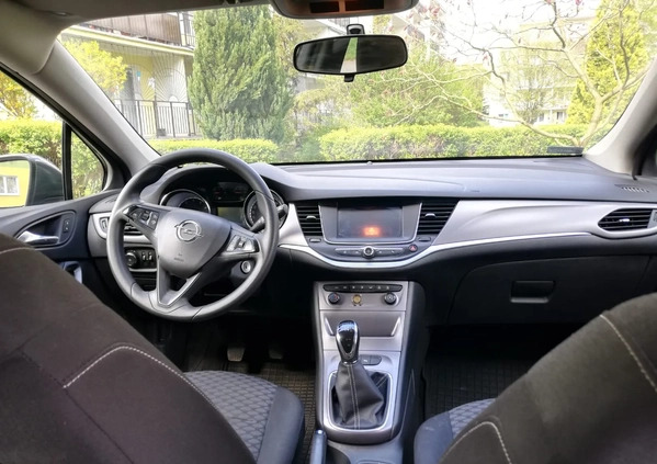 Opel Astra cena 46000 przebieg: 78000, rok produkcji 2016 z Gdynia małe 379